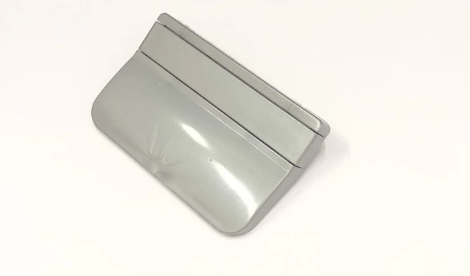 Ручка лепесток светло-серая пластик с крепежом Фото